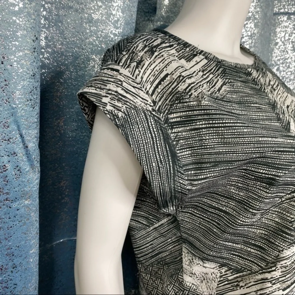 W118 by Walter Baker Abstract Casual Workwear Black White Short Sleeve Top S